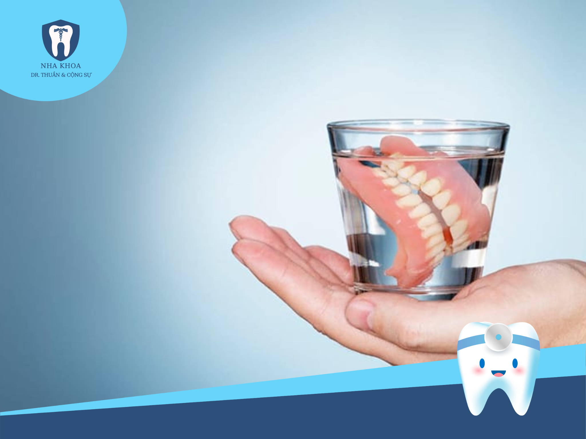 Cách chăm sóc trồng hàm răng giả tháo lắp cho người già sau khi phục hình